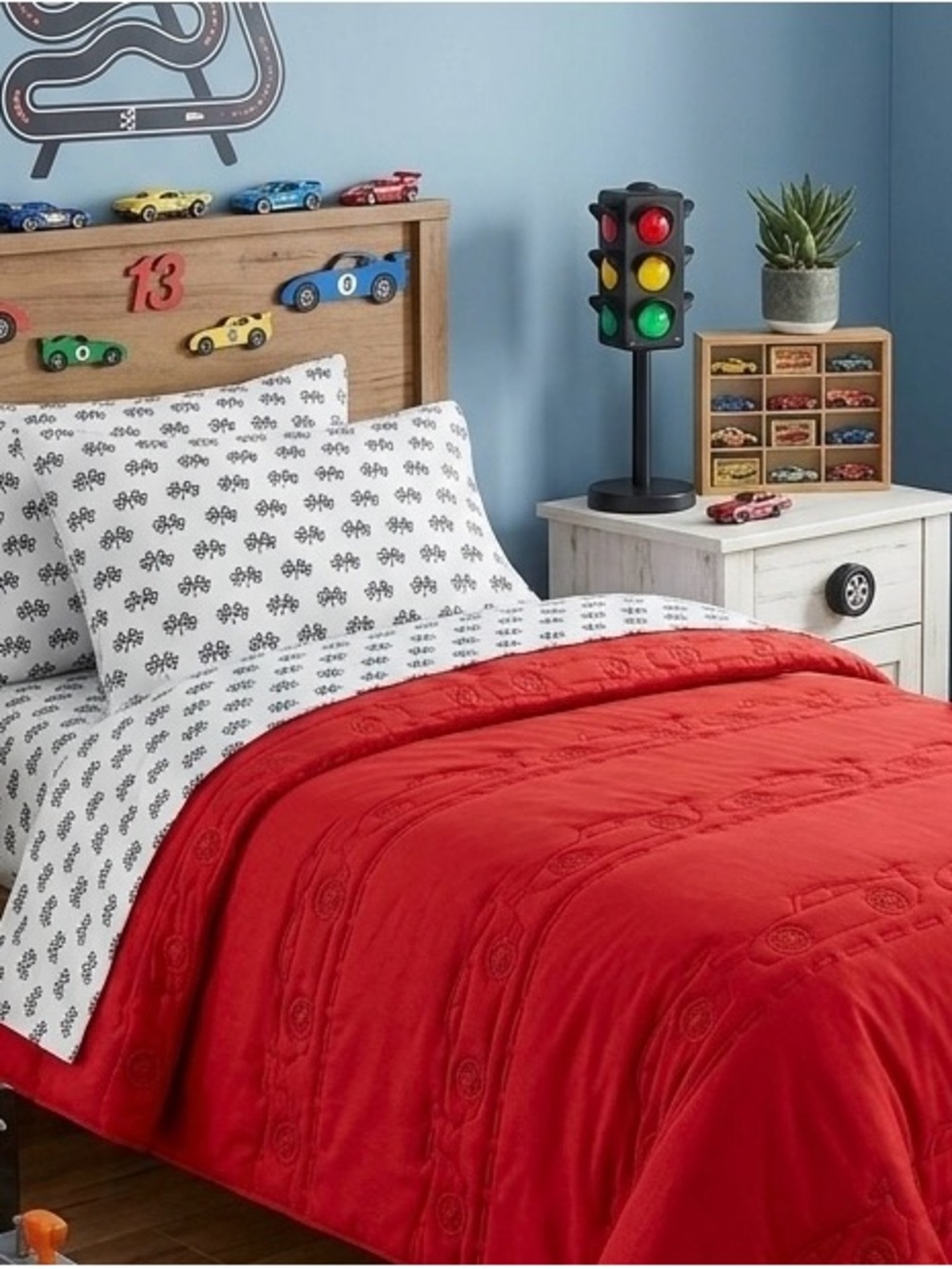 Disney Pixar Cars Twin Reversible Quilt Red Black Lightning McQueen